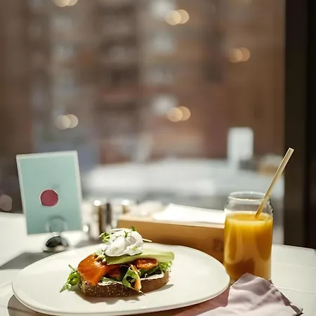 De Paris Hotell 3*