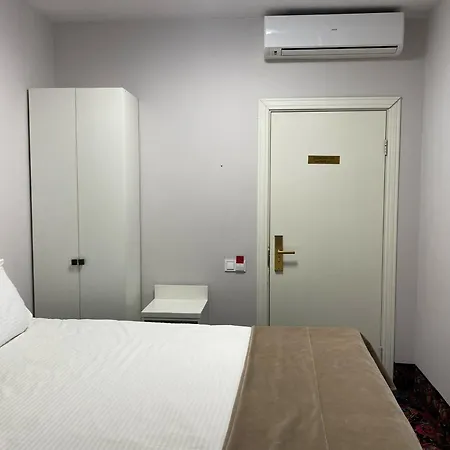 De Paris 3*