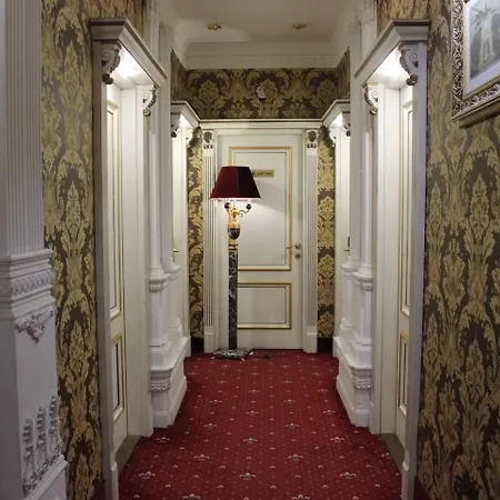 De Paris Hotell 3*