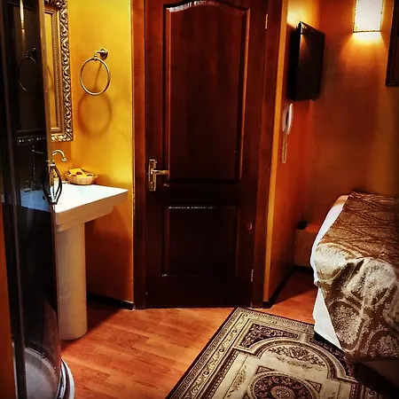 De Paris Hotell